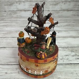 Spooky Hollow Halloween Musical Figurine 2005 read description AS IS